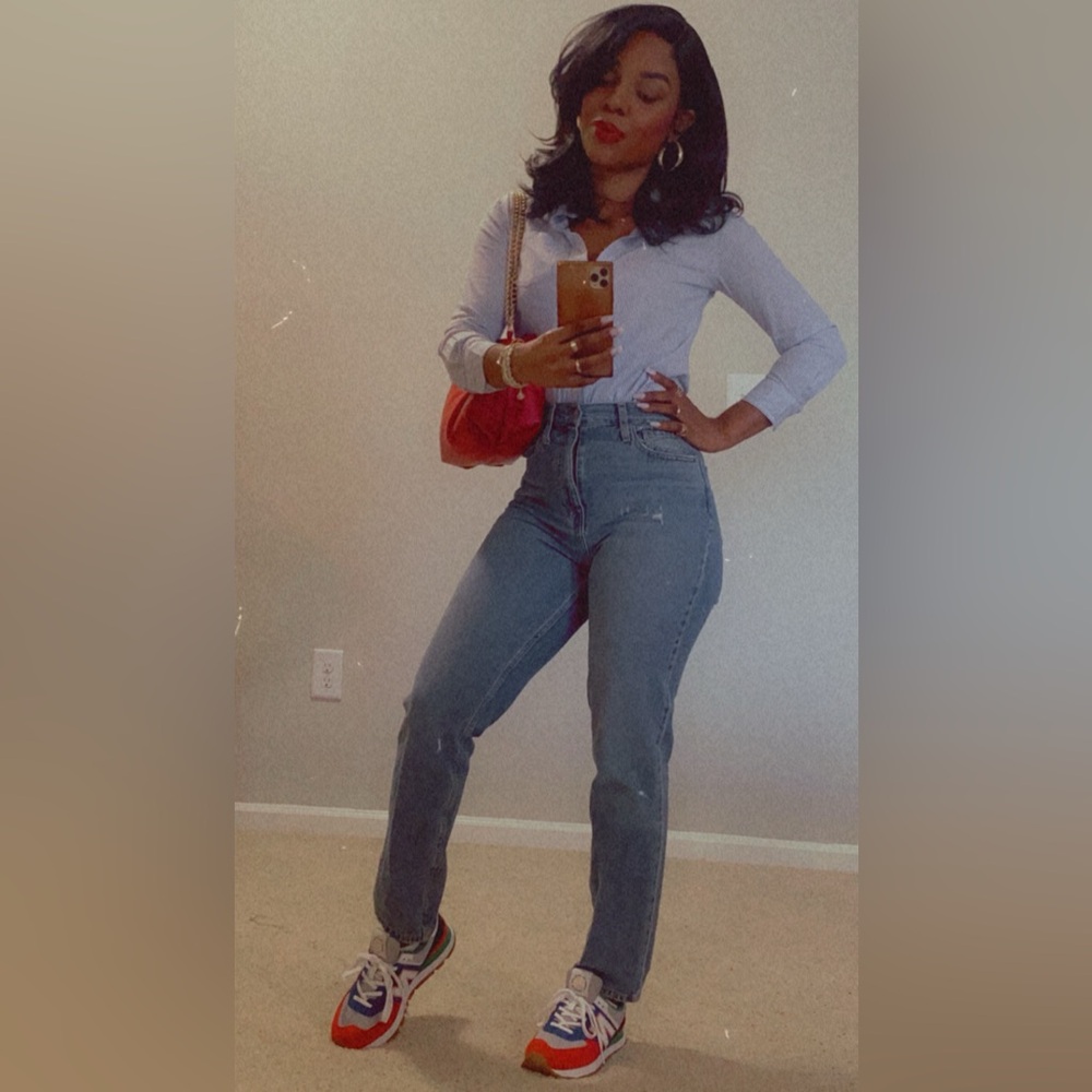 High Rise Mom Jeans 👖✨ - Picture 7 of 16